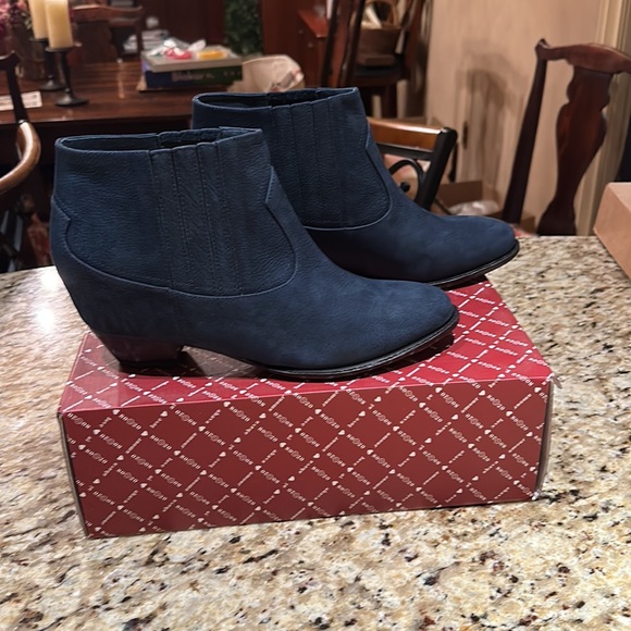 Blue nubuck hidden wedge booties size 10 New - Picture 4 of 6